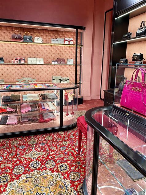 gucci - firenze flagship florence photos